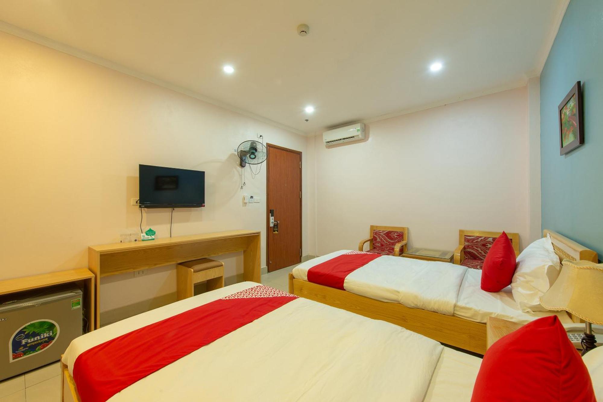 Capital O 417 Truong Son Hotel Hanoi Esterno foto