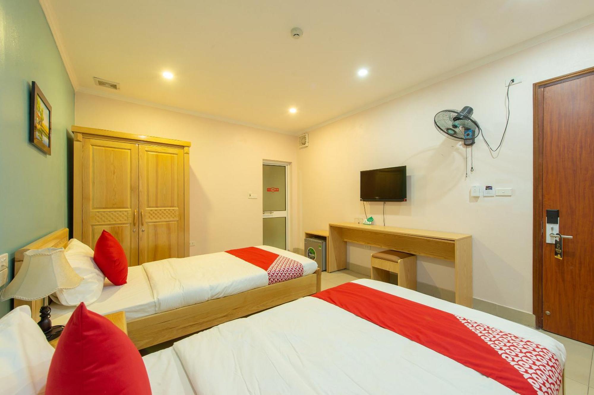 Capital O 417 Truong Son Hotel Hanoi Esterno foto