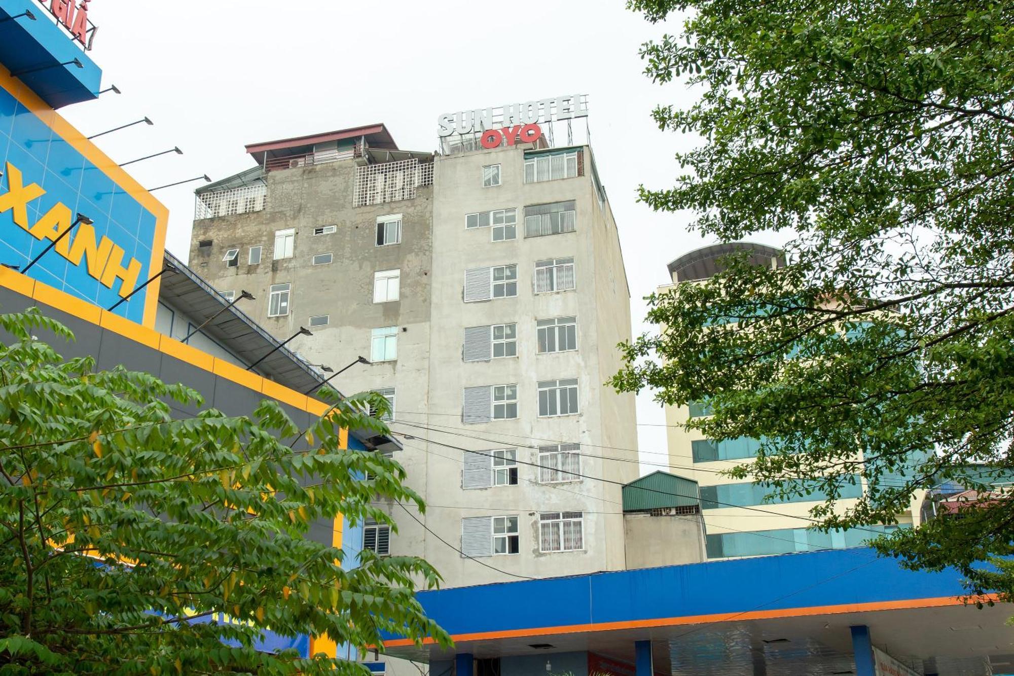 Capital O 417 Truong Son Hotel Hanoi Esterno foto